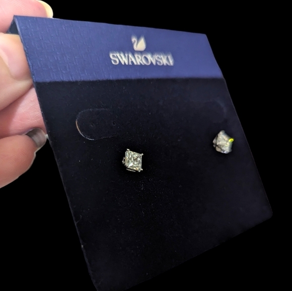 New Swarovski Stilla Attract Square Stud Earrings Princess Cut Crystal Studs - Picture 9 of 14
